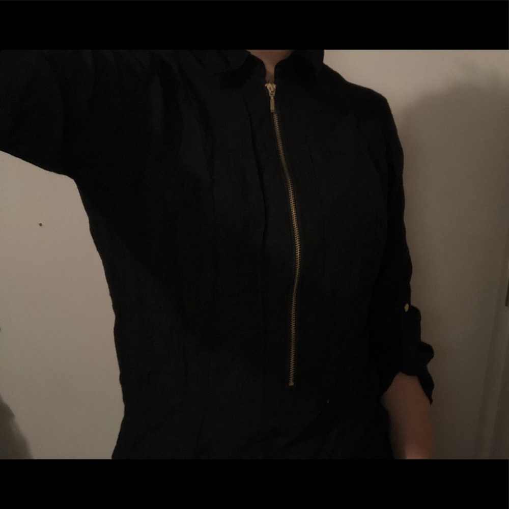 Black, mid rise zipper blouse